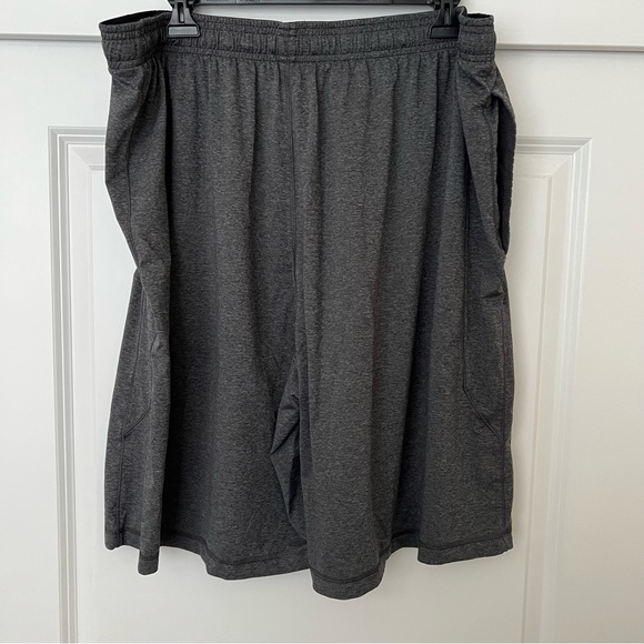 Under Armour Shorts - Picture 2 of 3